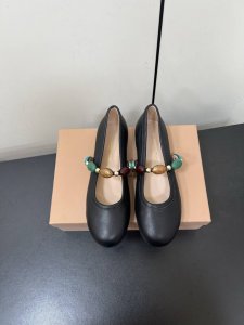gianvito Rossi25S春夏新款 罗西Gr宝石芭蕾舞鞋平底玛丽珍单鞋 异域风情满满的宝石，像一串手串，串戴在脚上，皮质超级柔软，上脚舒适感绝佳！真是到