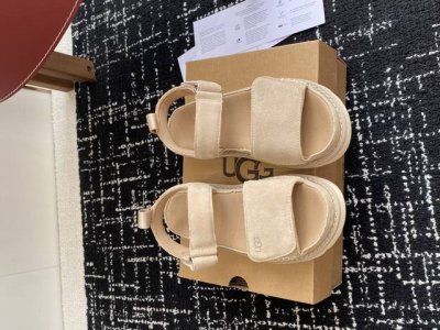 东莞代购级 Ugg 25Ss 魔术贴 凉鞋翻毛牛皮鞋面，可调节鞋面束带，设计方便穿脱双层高密度泡棉鞋内底 外包翻毛皮的耐磨中底以及Eva外底再生聚酯纤维滚边 舒