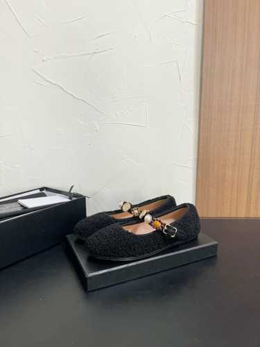 CHANEL 玛丽珍平底鞋 Chanel丨24A高级手工坊系列金币玛丽珍鞋芭蕾舞鞋 金币复古 vintage设计～，干练又慵懒随性 妥妥的甜酷风！金属徽章元素显