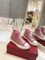 Valentino V家专柜最新款 V标志高帮情侣款运动鞋， 欢迎对比 舒适好穿楦型与专柜一致。Tpu组合大底 女：标准码35-40 41.42 定制 男：标准