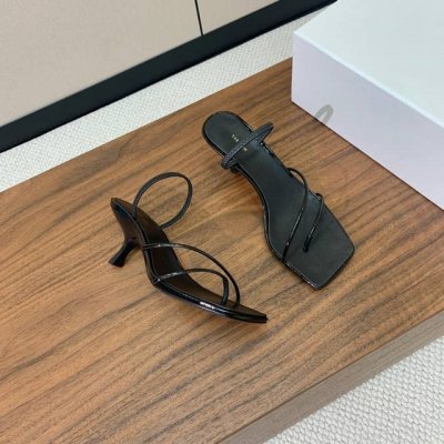 The Row 环绕夹趾凉鞋 超强设计感 线条简洁流畅 虽然没有过多的元素点缀 但真的很高级很百搭 鞋面牛皮 羊皮垫脚 进口意大利真皮大底 跟高7Cm 码数 3