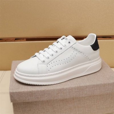 工厂P价 菲拉格慕新款男士潮鞋Hk专柜同步发售。码数：3844。鞋底：原厂特供防滑原版底，独家活动成型底超级舒适，原厂跟单货，高品质，细节决定品质、我们只为用心