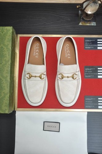 出厂价 Gucci 古奇 官网1:1运动男鞋火爆上市，采用原版布料+水染羊皮内里，再加官网原版1:1舒适大底。时尚百搭，着脚超舒适、透气。标准鞋码38 45 4