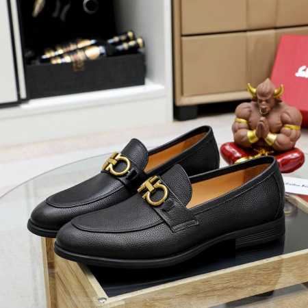 工厂价 菲拉格幕 Ferragamo 新款男士休闲套脚鞋官网原版1:1开模，原单品质做工精细，高端奢华鞋面采用进口意大利头层牛皮奢华水染皮内里橡胶耐磨防滑大底， - 点击图像关闭