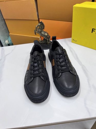 Fendi 芬迪 早春 -高端品质 原单 -鞋面 高科技飞织纳米面料 -内里 羊皮内里 -垫脚 超级透气运动网眼 -大底 原版超轻大底 -超高品控 做工精细 凸
