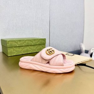 Gucci24Ss最新款p褶皱面包拖鞋，少女感十足的单品，精致时髦，舒适度满分，不挑脚型超好搭，原版 1:1开模明星网红热爱款 ，亲肤柔软夏季必备款 鞋面外表电