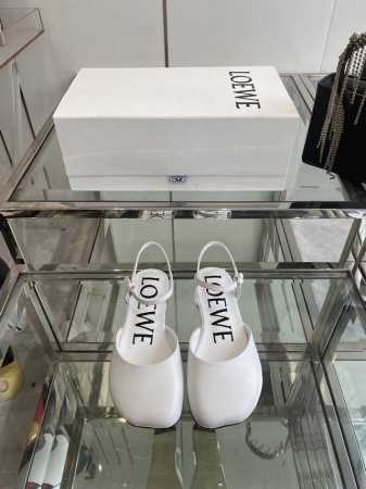 Loewe 罗意威 25Ss春夏最新款 平底 时装凉鞋 今年超火的品牌 好多明星网红时尚博主种草 喜欢这种风格的小仙女必须要入手哦 鞋头大头的设计 超级有味道 - 点击图像关闭