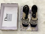 Dior 爆款迪奥字母刺绣绑带流苏坡跟凉鞋 OBLIQUE图案提花刺绣帆布草编渔夫凉鞋 复古文艺小清新 鞋面全电脑精密刺绣 “Christian Dior”复古