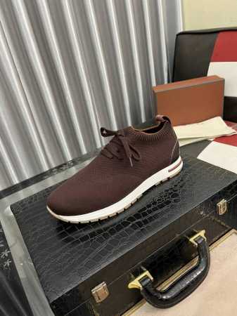 出厂价： Lp新品 Loro Pian* 这款运动鞋鞋面采用 Wish 双层针织以专门工艺制成 罗纹松紧带鞋口搭配 Kummel 色饰边 白色鞋外底，配 Kum - 点击图像关闭