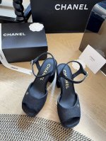 chanel 24C防水台粗跟凉鞋 水台高度4Cm 后跟高度12Cm 鞋面：麂皮 牛皮 垫脚：羊皮 大底：原版大底 码数：35-40 40定制不退换