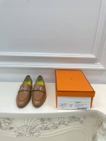 爱马仕 HerméS 乐福H 五金扣件单鞋 高品 原版工艺 卡其柠檬黄里 款式经典 简约 此款主要对比的就是工艺 品质 爱马仕 HerméS 夏天开始不一样的夏