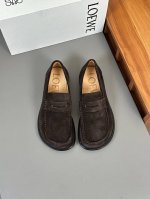 价 Loewe罗意威 代购级 最近大的热一款鞋，超可级爱 时髦精绝对不能过错的必入款，没任有何繁杂装饰，质极感好的Vintage感，纯粹和极简得做利落又诗意 超