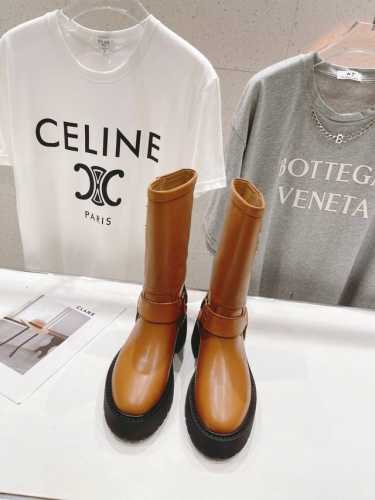 高版本出厂 Celine*赛琳2024SS秋冬新款凯旋门压印logo双排小方扣复古中筒马丁靴切尔西靴 很休闲的英式风格，鞋底弹性很好，头层高端小牛皮真的质感非常