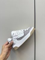 hogan 24Ss情侣款面包鞋系列 男码+10 欧美明星的超级爆款 太多明星穿了 发泡底的独家模具是非常非常贵的 鞋面原版定制细纹牛皮 非常柔软 秒杀市面 内