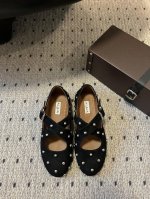 独家新品 Alaia 25 走秀款平底芭蕾舞单鞋 颜色众多 新品一直出 兜兜转转还得是Alaia 极致的舒适和百搭 交叉带的设计有种芭蕾舞的感觉 章小蕙同款 甜