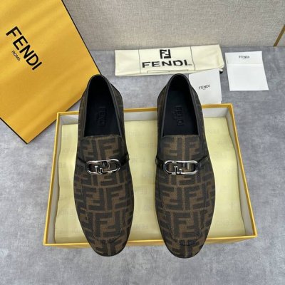 fd新品 Fend* 芬-迪 O’Lock乐福鞋皮鞋 官方售价Rmb ,200 采用进口牛皮 Ff提花布料 开边珠 打造 鞋面有显眼的手工缝线，鞋面饰有Fend