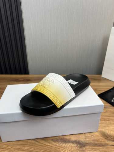 工厂价 范思哲拖鞋 男鞋高端品牌 官网1:1最新力作：原版开模定制 面料釆用进口原版材料制作，升级版大底，更轻便，防滑。市场顶级品质，简单不失品味，潮人必备，时