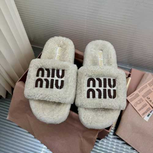 顶级版本 Miumi*新款字母刺绣羊毛拖鞋毛毛拖鞋 鞋面采用A级羊毛皮毛一体羊羔毛，与原版一致满鞋全部采用纯羊毛，大底与原版一样的TPU材质底片耐磨防滑 Siz