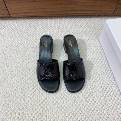celi*E凯旋门粗跟拖鞋 优雅而不过时 鞋型的设计非常显脚瘦 无论是搭配牛仔裤还是半裙 完全Hold得住 材质 鞋面采用原版定制皮料 羊皮内里及垫脚 真皮大底
