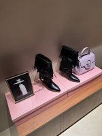 Isbel marant24秋冬新品 秀款铆钉牛仔西部靴 一眼就心动的铆钉靴 来自小众品牌伊莎贝尔 穿着超级舒服 封神款 这个秋冬必备的单品 慵懒风的感觉真的随