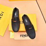 出厂价 Fendi 芬迪 2024年新米兰男时装懒人走秀款时尚休闲豆豆鞋 进口小牛皮面料 超滑质感 吸汗透气 ， 羊皮内里 。鞋身金属logo美杜莎头像不规则头