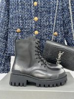 厂价布面 皮面 Balenciaga｜巴黎世家经典 秋冬厚底情侣款马丁靴靴 网红最爱款 也是搭配利器 上脚小腿非常显瘦又显腿长 鞋面采用开边珠牛皮 小牛皮 内里