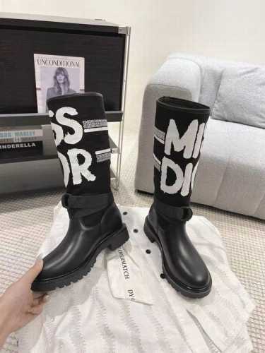 Dior 迪奥 20ss秋冬最新海报款电绣拼色字母logo圆头中筒女靴 那尔那茜同款低跟一脚蹬骑士军靴 原版开发顶级高端版本 材质：鞋面进口小牛皮拼接最新进口