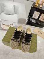 情侣款 Gucci Screener系列男女运动鞋情侣款脏脏鞋 小脏鞋Screener系列名称的灵感来源于体育运动中的防守动作 运动鞋的设计从20世纪70年代的
