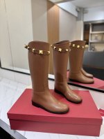 VALENTINO华伦天奴 高级辣妹kelly Jumping骑士靴顶级牛品匠心好货经典再现拒绝不了的款式谁穿都好看 特别有质感的五金衬托出满满的高级感 优雅