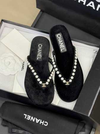 飞机盒 chanel 25c new arrival～小香25早春人字拖太美了吧，珍珠水钻 ，无法抗拒呀丝绒的质地也很赞，鞋底牛皮的size 35-41 - 点击图像关闭