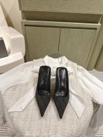 升级版 巴黎世家 Balenca*A 新款五金钻扣单鞋系列！这款鞋型是淑女尖头单鞋上脚美爆又百搭 Ins爆款 原版购入开模，定制鞋面原版印花布，所有的材质与工艺
