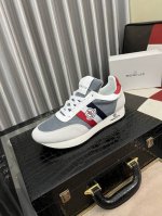 出厂价： Moncler 蒙口、官网同款 高品质男鞋 材料：定制小牛皮 网布透气内里真皮鞋垫 原版开模防滑大底款式类型：男士休闲运动鞋 系带款男鞋系列 欧美潮流