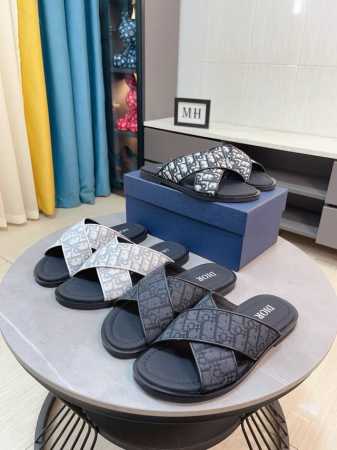 出厂价 Dior 迪奥高端精品男士春夏凉拖鞋！进口原版牛皮，搭配提花帆布面料，鞋身搭配独特的织带，精致的胶扣logo，精致奢华，超a级别！版型对比专柜正品，柔软 - 点击图像关闭