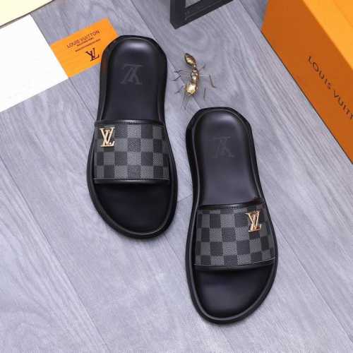 商品商标：Louis Vuitton 路易威登 拖鞋 正码码数: 38-44 45.46定做不退换 商品材料：精选经典格纹皮面 仿皮内里 原版大底