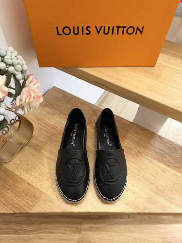 350 Lvui Vuitton 路易威登 顶级代购货，渔夫鞋 ！Hk海港城原版购入，原版一比一开发，绝对放心卖！Starboard 平面便鞋取材柔软小牛皮，其