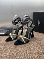 工厂p价p Saint Laurent paris 圣罗兰2025春夏新款罗马风格高跟女鞋 Ysl明星同款烫钻圆头交叉带露趾凉鞋 材质:进口羊猄烫钻工艺 金属羊