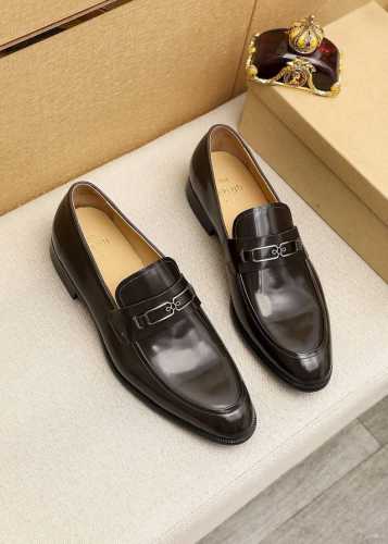 Berluti 伯尔鲁帝 爆款皮鞋顶端品牌奢侈顶级～质量 。 最新時尚休闲鞋..鞋面選用原版头层开边珠制造 水染皮内里 原版个性时尚柔软橡膠耐磨防滑大底，上脚轻