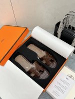 工厂p价p 爱马仕H拖全网优势放货外单最爱的一款 大厂手工 跑量款 精致工艺 爱马仕H拖鞋 手工 鳄鱼纹 2025新色 中底全包 全新改版 Herm S 包装升