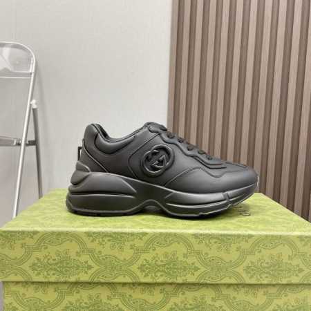 出厂:情侣480顶级版本 Gucci 顶级代购级老爹鞋系列款 情侣双G扣老爹鞋 用创新缝线工艺制作，打造如水般的流 动质感。皮革设计搭配三维立体互扣式双G皮革贴 - 点击图像关闭