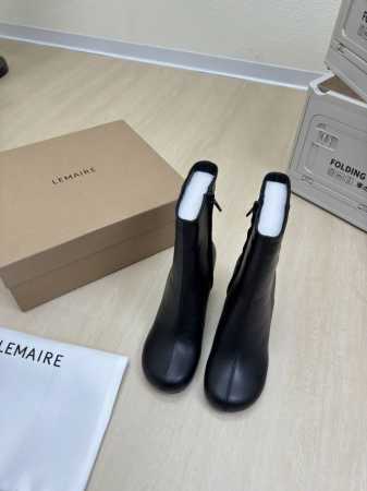 Lemaire 来自法国巴黎 设计师品牌 女鞋 头层牛皮 真皮包跟 档次满满 黑色 可爱 大圆头设计 延伸。 将肌肤分割成块面，有着若隐若现的魅力。 弹力 元素 - 点击图像关闭