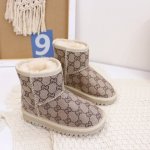 UGG 古驰字母logo联名款 水洗风格字母耐磨耐用 内里羊皮毛 专柜同步轻翼大底 儿童25–35..