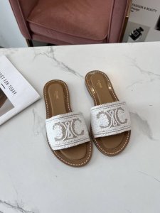 celine 赛琳 春夏新品半拖鞋鞋面采用原版1:1绳绣工艺，大底下层原版生胶上层真皮底组合，质感非凡上脚超级好看 码数35-41 41定做不退换