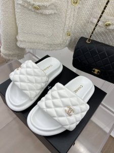 橙子出厂价p chanel 香奈儿春夏新款 菱格魔术贴拖鞋 厚底凉拖 情侣款 懒人必备穿了会上瘾的拖鞋 巨软巨舒服 让你摆脱一切的束缚感 呆萌的面包鞋型 对脚宽