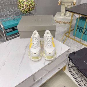 出厂 巴黎世家 最新款字母涂鸦 一代 1.0 Balenciaga Triple S 巴黎世家 19官方发售气垫版本官方纯原版本 全码出货通知正确字体电绣 粗细