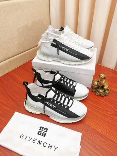 实价 Givenchy 纪梵希 高端版本 专柜同步发售鞋面 意大利进口品牌Logo印花布匹 尽显奢华，羊皮内里加上双层组合，脚感舒适，鞋底 原厂特供气垫Tup发