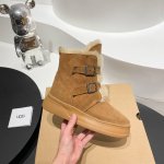 UGG. 官网同步冬季新款 新品。 1 面料：羊皮毛一体 牛皮 2内里：纯真羊毛 3 大底；橡胶发泡。轻便舒适 4码数35-40码 5颜色：克。棕色。全套原包装