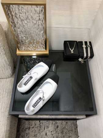 出厂价 顶级 品质2024尖头单鞋 进口混种羊鞋面 混种羊皮内里 垫脚 意大利进口真皮大底 Size：35-41 41定做不退换 原版包装配套 - 点击图像关闭