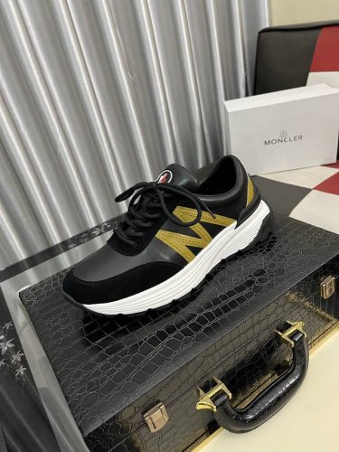 出厂价pp： Moncler 蒙口 低帮休闲鞋 正码码数: 35-44 可订做45.46 商品材料：鞋面进口磨砂皮拼接布料，透气内里，原版大底。