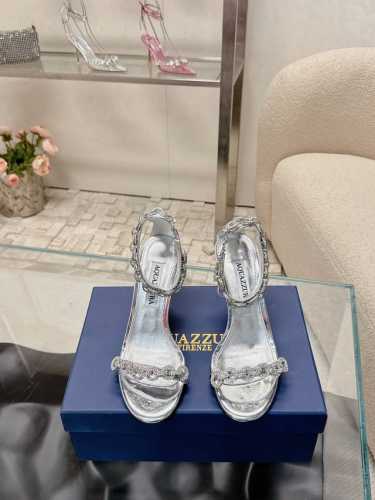Aquazzur* 菠萝早春专柜新品仙女时装鞋系列，大量上新同步官网全系列均可定制龙年主打一个火爆，全网各大网红纷纷开秀，绝美的穿搭系列！ ★★★★★ 鞋面 烫