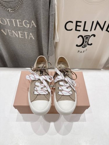高版本出厂 Miumiu*繆繆25Ss New Arrival～Miu家2025Ss走秀款系带帆布鞋德训鞋休闲鞋 这款系带休闲运动鞋妥妥的美式休闲风格～ 日常穿